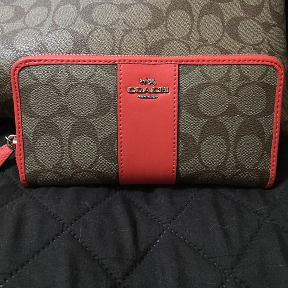 Coach Crossbody and Wallet Set - Picture 5 of 8